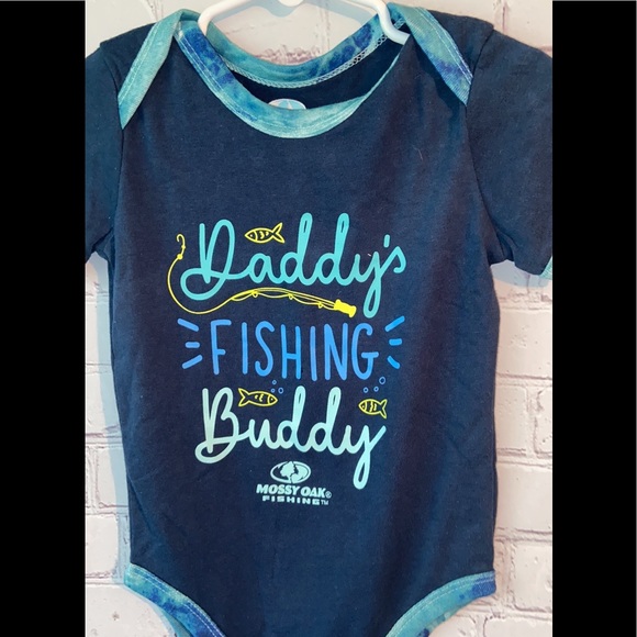 🌸Mossy Oak Daddy’s Fishing Buddies Onsie - Picture 3 of 4